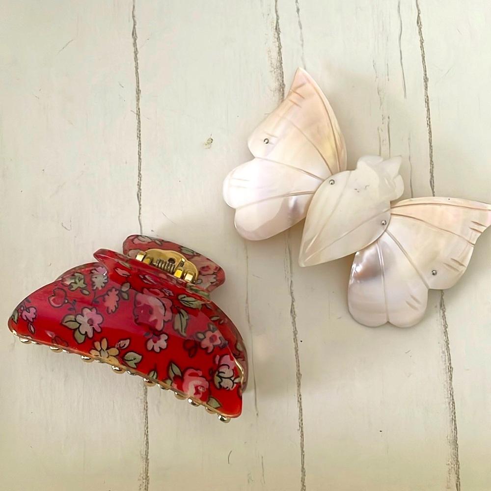Set of 2 vintage hair clips